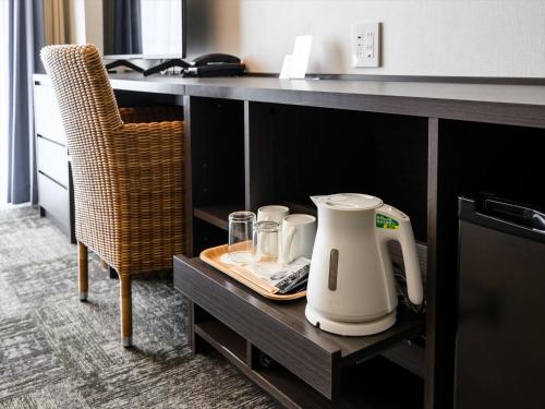 Příslušenství pro přípravu čaje a kávy v ubytování Lit Hotel NAKIJIN