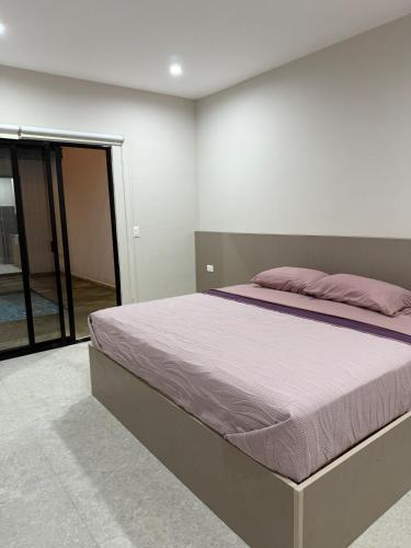 Postel nebo postele na pokoji v ubytování Elegant loft with private pool