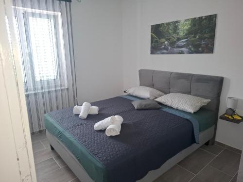 Apartments with parking space Palit, Rab - 24800
