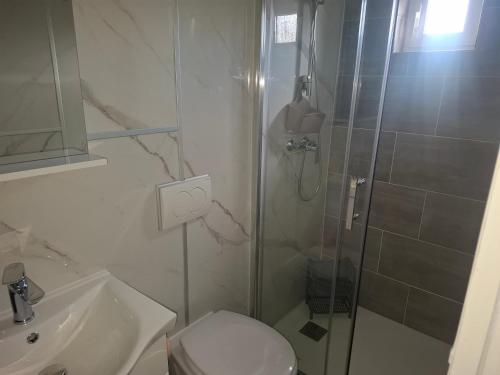 Apartments with parking space Palit, Rab - 24800