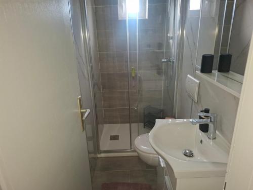 Apartments with parking space Palit, Rab - 24800