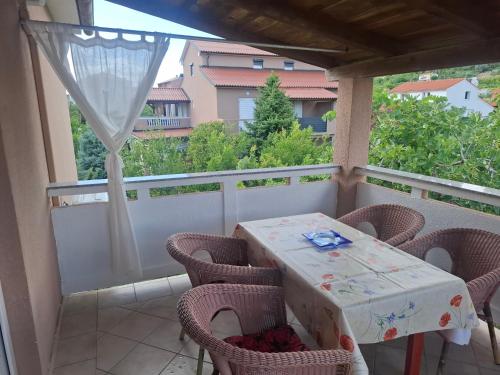 Apartments with parking space Palit, Rab - 24800