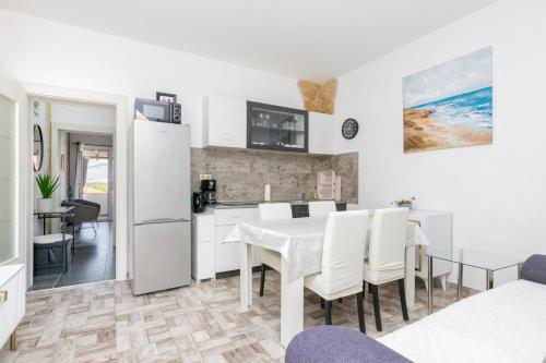 Apartments with parking space Okrug Gornji, Ciovo - 23007