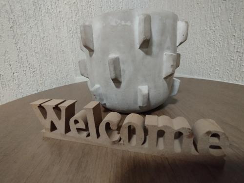 a sculpture of a face and the word marmite at Queen's Flats, flat executivo próximo à Esplanada e ao aeroporto in Brasilia