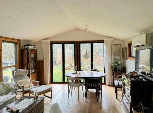 Køkken eller tekøkken på Authentecity Between Forest And Beach In Odsherred