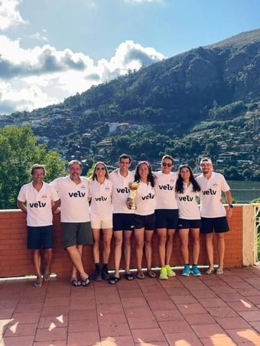 a group of people in white shirts posing for a picture at Refúgio entre o Pomar e o Rio Douro in Raiva