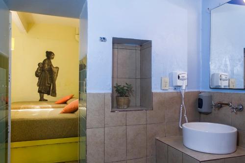 Ένα μπάνιο στο Casa de Don Pablo Hostel