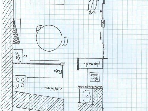 a drawing of a bathroom with a diagram at Charmant Studio au Cœur de Pontlevoy avec Jardin, Parking et Ateliers Pâtisserie - FR-1-491-363 in Pontlevoy