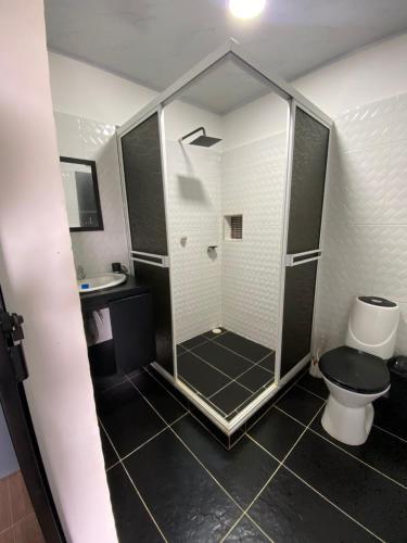 Koupelna v ubytování Casa con piscina y jacuzzi en Acacías