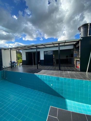 Bazén v ubytování Casa con piscina y jacuzzi en Acacías nebo v jeho okolí