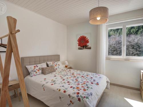 Postel nebo postele na pokoji v ubytování Charmant Gîte Rénové avec Jardin Privatif, Wifi inclus - FR-1-496-331