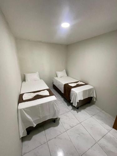 a room with two beds in a room at Rede de Hotel 99 in Garanhuns
