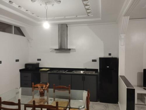 Η κουζίνα ή μικρή κουζίνα στο Super appartement quartier paisible proches toutes commodités