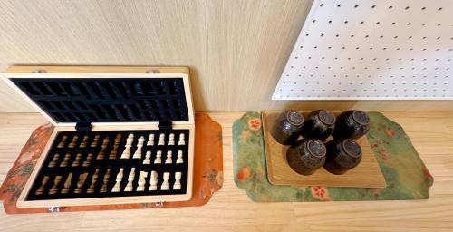 静舍JR难波站徒步8分Jr芦原桥徒步5分梅田心斋桥道顿堀黑门市场关西机场一站直达日式整栋一户建 في أوساكا: صندوق من الأسلحة النووية