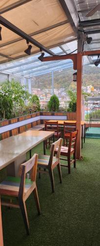 a group of tables and benches in a restaurant at Kiman09 in Seoul