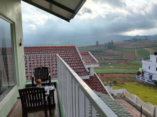 Cảnh núi rừng hoặc tầm nhìn ra núi từ nhà nghỉ B&B