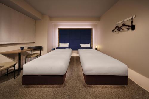 Postel nebo postele na pokoji v ubytování Doutonbori Crystal Hotel