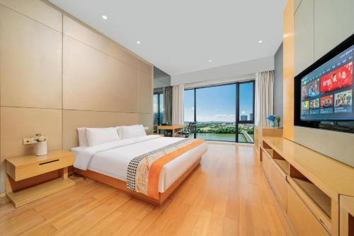 a bedroom with a bed and a flat screen tv at Sheraton Guangzhou International Service Apartment (Pazhou Convention and Exhibition Center Branch) in Guangzhou