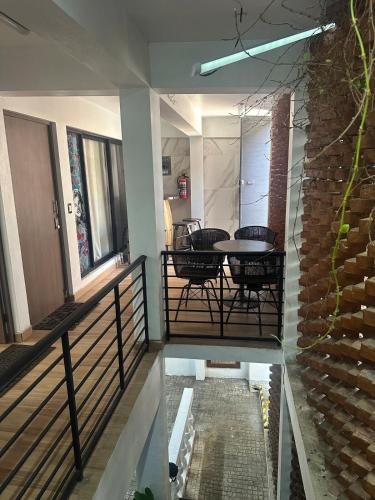 a room with a balcony with a table and chairs at The best view of the river apartments garden in Orizaba