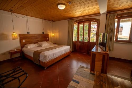 a bedroom with a bed and a wooden ceiling at San Sebastian Hotel Boutique in Huaraz