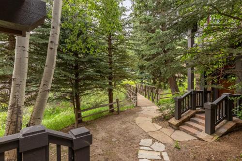 a walkway leading to a house with a fence at 430 Cresta in Edwards