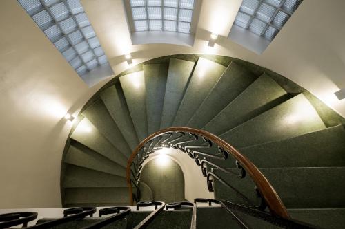 a spiral staircase in a building with windows at Apart Hotel B in Santiago