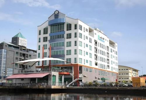 Plaza Sutera Biru Hotel