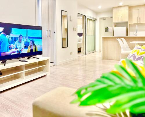a living room with a flat screen tv at High-Floor 2BR Apartment Near Sky Tower Pool Gym in Auckland