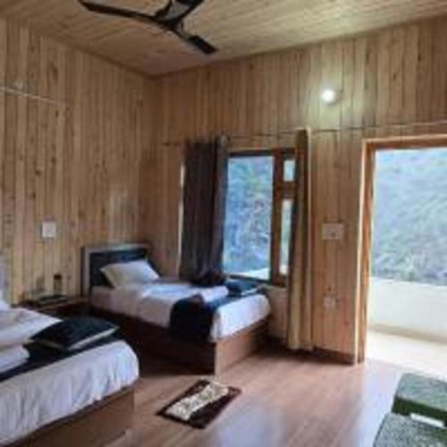 Katil atau katil-katil dalam bilik di Adynsh Homestay By StayApart