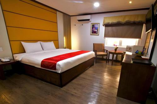 a hotel room with a bed and a table at Horizon Hotel in Olongapo