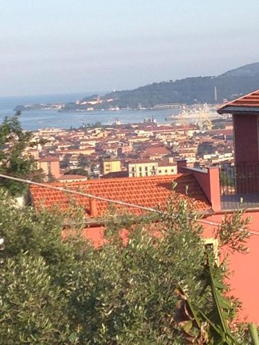 a view of a city with the ocean and buildings at B.E.A. Maison in La Spezia
