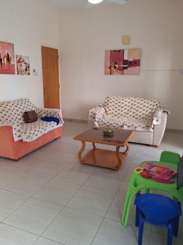 ισόγειο διαμέρισμα με αυλή στην περιοχή Κάππαρη κατάλληλο για οικογενεια