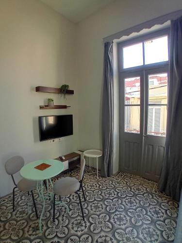 Μια τηλεόραση ή/και κέντρο ψυχαγωγίας στο Apartment Studio 7