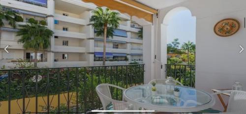 Marbella, two-bedroom apartment,parking ,pool, Golden Mile