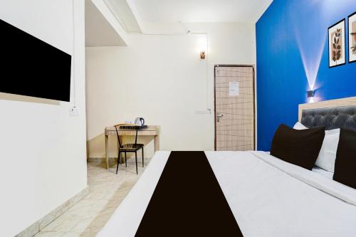 a hotel room with a bed and a desk at Super Collection O West Vinod Nagar Metro Station Formerly Royal Inn in New Delhi