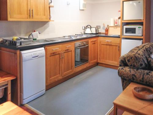 Kuchyň nebo kuchyňský kout v ubytování Lee Cottage - E4343A