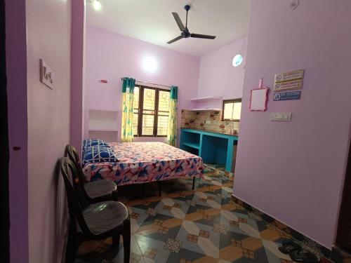 a room with a table and chairs and a kitchen at Shanti Rental And Dormitory in Kāthgodām