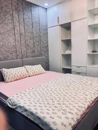 Postel nebo postele na pokoji v ubytování 2pn2wc Celadon city Emerald