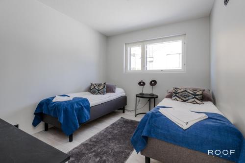 En eller flere senge i et værelse på Levin Kunkku B2 Apartment Grey