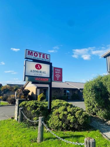 a motel sign on the side of a road at Admiral Court Motel & Apartments in Invercargill