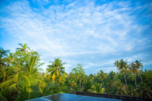 Fotografie z fotogalerie ubytování Azure Skies Luxury rooms and Apartments v destinaci Habaraduwa Central