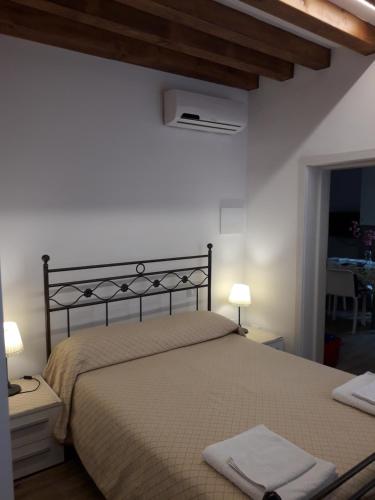 a bedroom with a large bed with two towels on it at raggio di sole dietro piazza San Marco in Venice