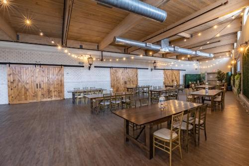 a large room with tables and chairs in it at Holiday Inn Manahawkin/Long Beach Island by IHG in Manahawkin