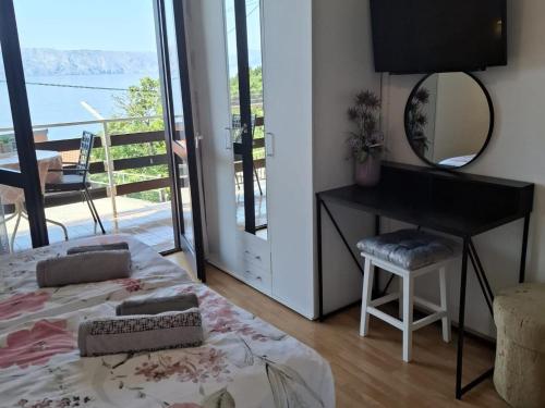 Apartments Luka & Leona - Two Bedroom Apartment with Balcony Luka
