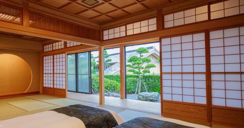 a room with two beds and a window at 洗心和方 Senshin Waho in Awaji