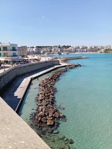 a beach with rocks in the water at Il rifugio del marinaio in Otranto