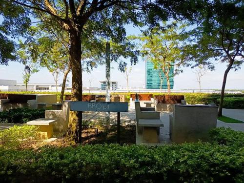 Jardín al aire libre en Cozy Haven Middlemist's Red Suite at Trefoil