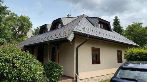 Budova, kde se vila nachází