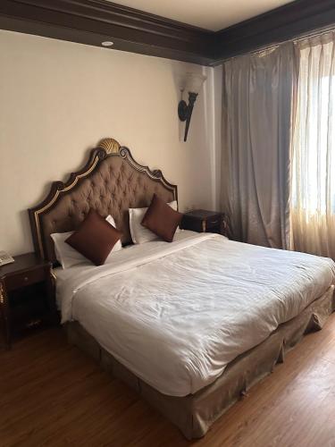 Postel nebo postele na pokoji v ubytování Hotel Short-Range Palace