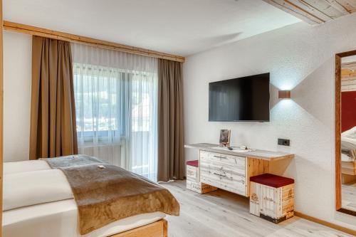 Postel nebo postele na pokoji v ubytování Hotel Alpenstolz